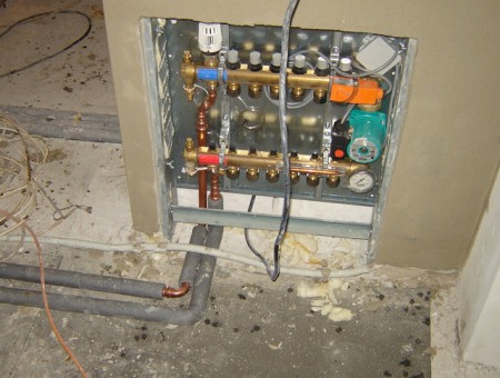 Rozdeľovač podlahového kúrenia.